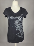 Grafitowy T-shirt Adidas z dekoltem V i ozdobnym printem
