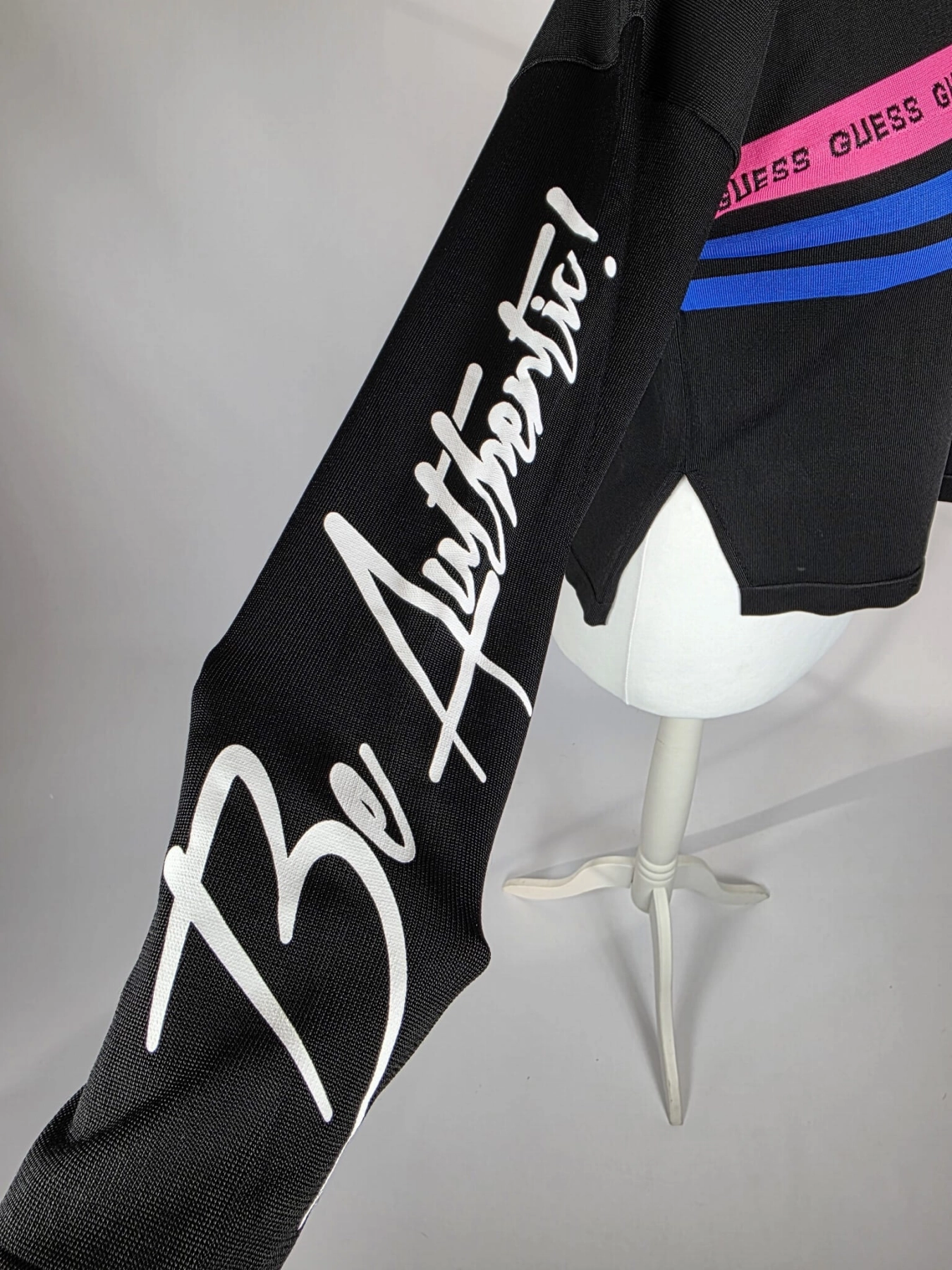 Designerska bluzka Guess w sportowym stylu premium