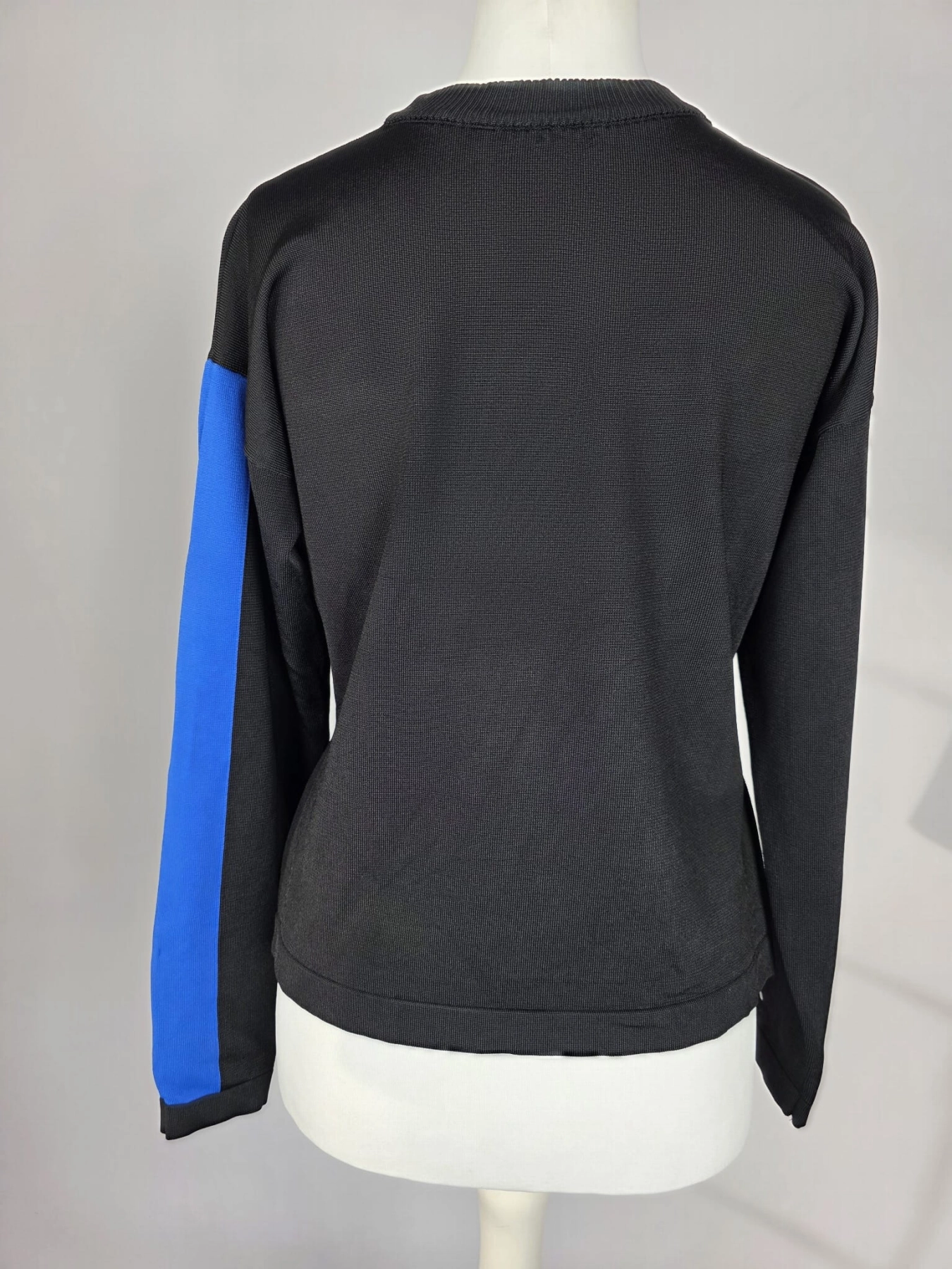Designerska bluzka Guess w sportowym stylu premium