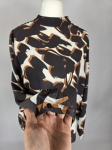 Elegancka, wiskozowa bluzka w abstrakcyjny wzór