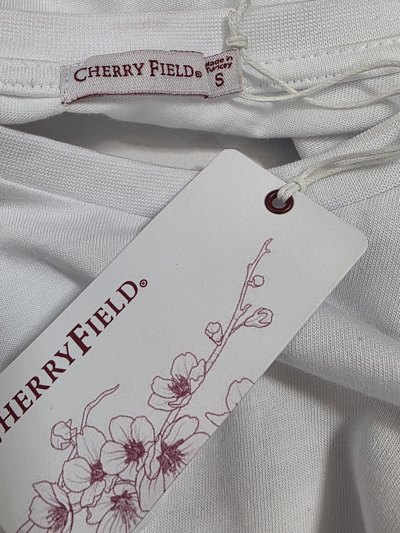 Elegancki longsleeve z unikalnym, czarnym detalem (nowy z metką!)