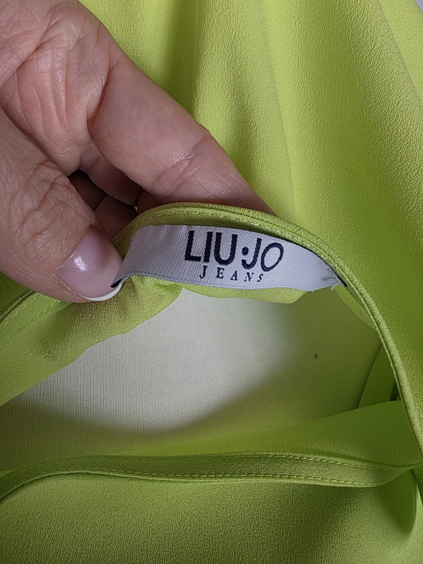 Limonkowa bluzka Liu Jo z biżuteryjnym logo