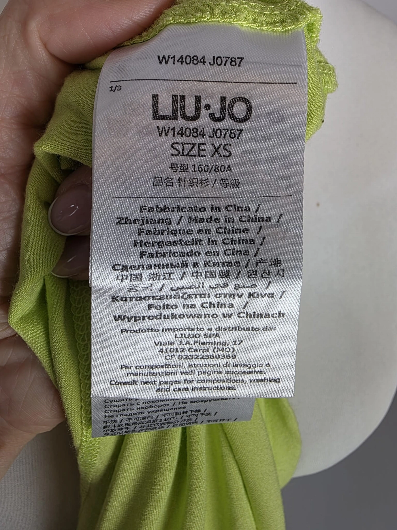 Limonkowa bluzka Liu Jo z biżuteryjnym logo