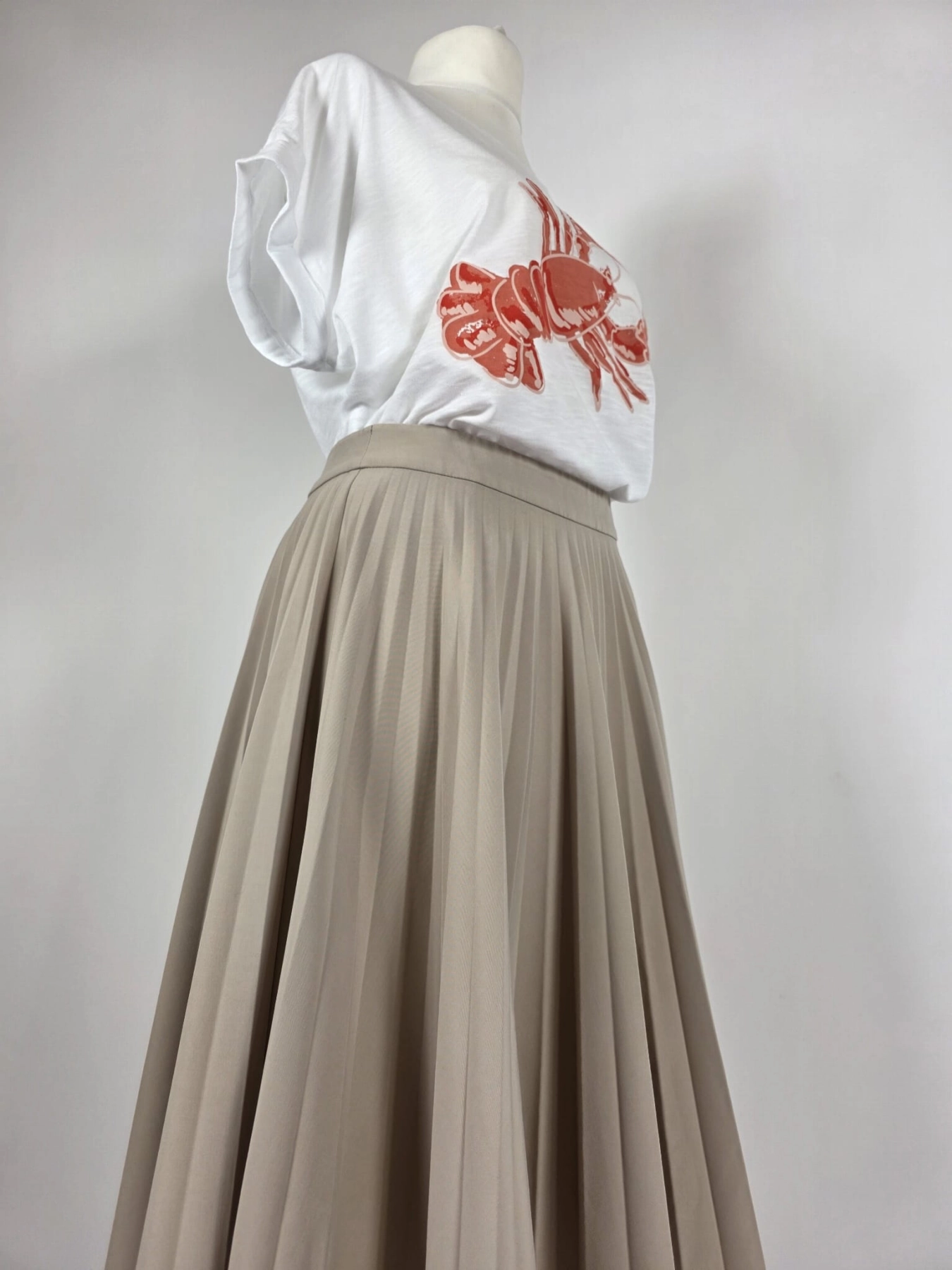 Bawełniany t-shirt premium oraz zwiewna spódnica midi od TATUUM