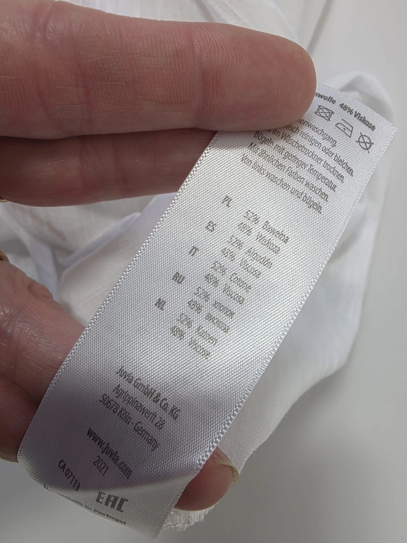 Bawełniany t-shirt premium oraz zwiewna spódnica midi od TATUUM