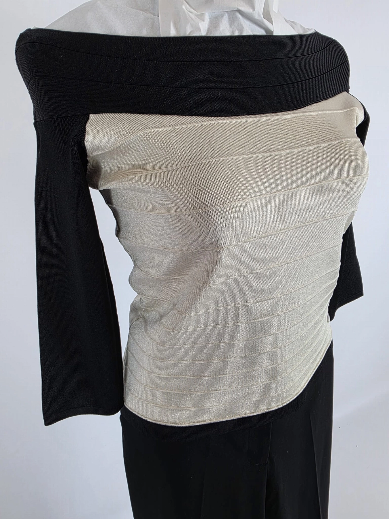 Elegancki komplet: bluzka Star by Julien Macdonald oraz spodnie od Marie Philippe