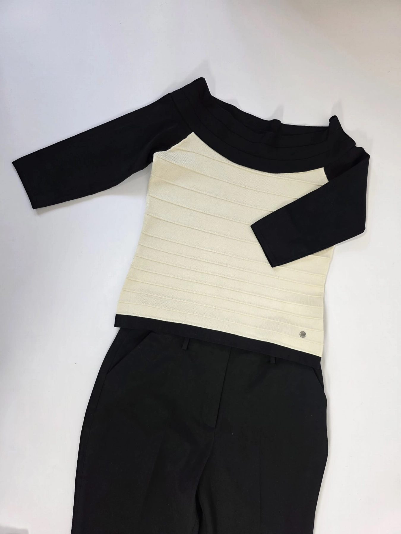 Elegancki komplet: bluzka Star by Julien Macdonald oraz spodnie od Marie Philippe