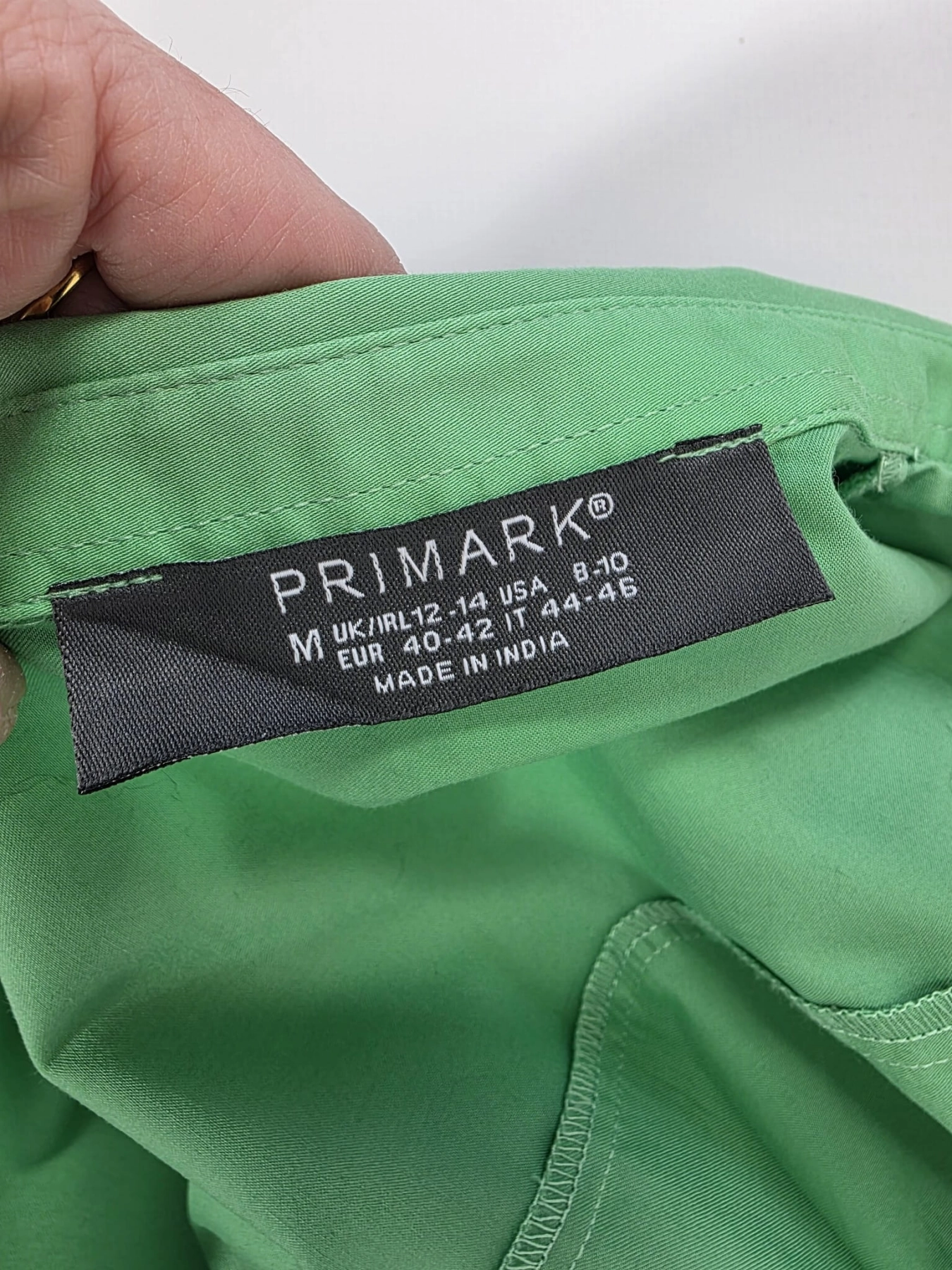 Energetyczna stylizacja z marynarką InWear, koszulą i jeansami DEF