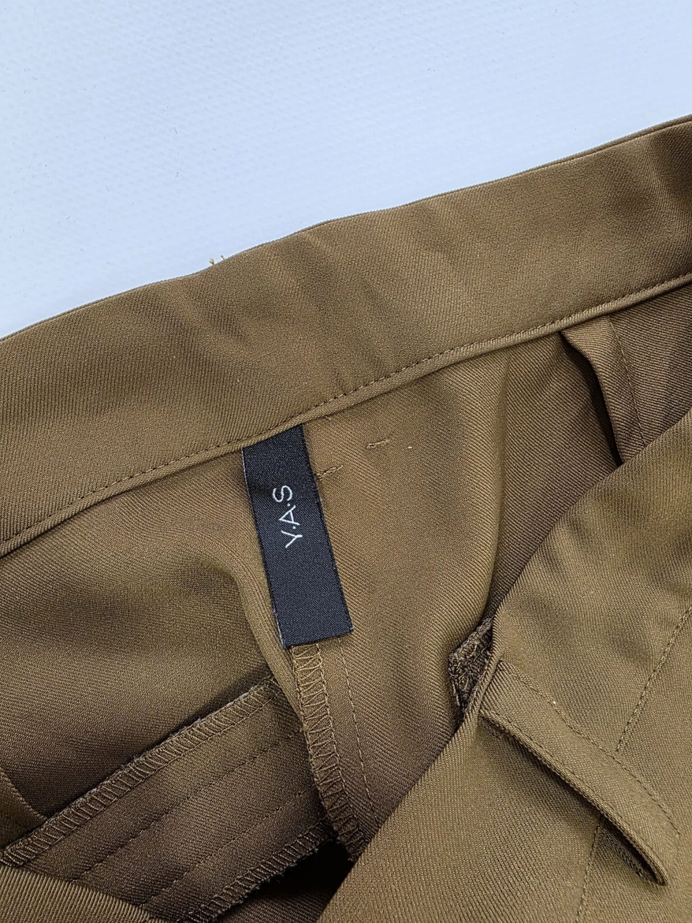 Wyjątkowa stylizacja: płaszcz Zara, bluzka Monki, spodnie Y.A.S. i t-shirt Tommy Hilfiger
