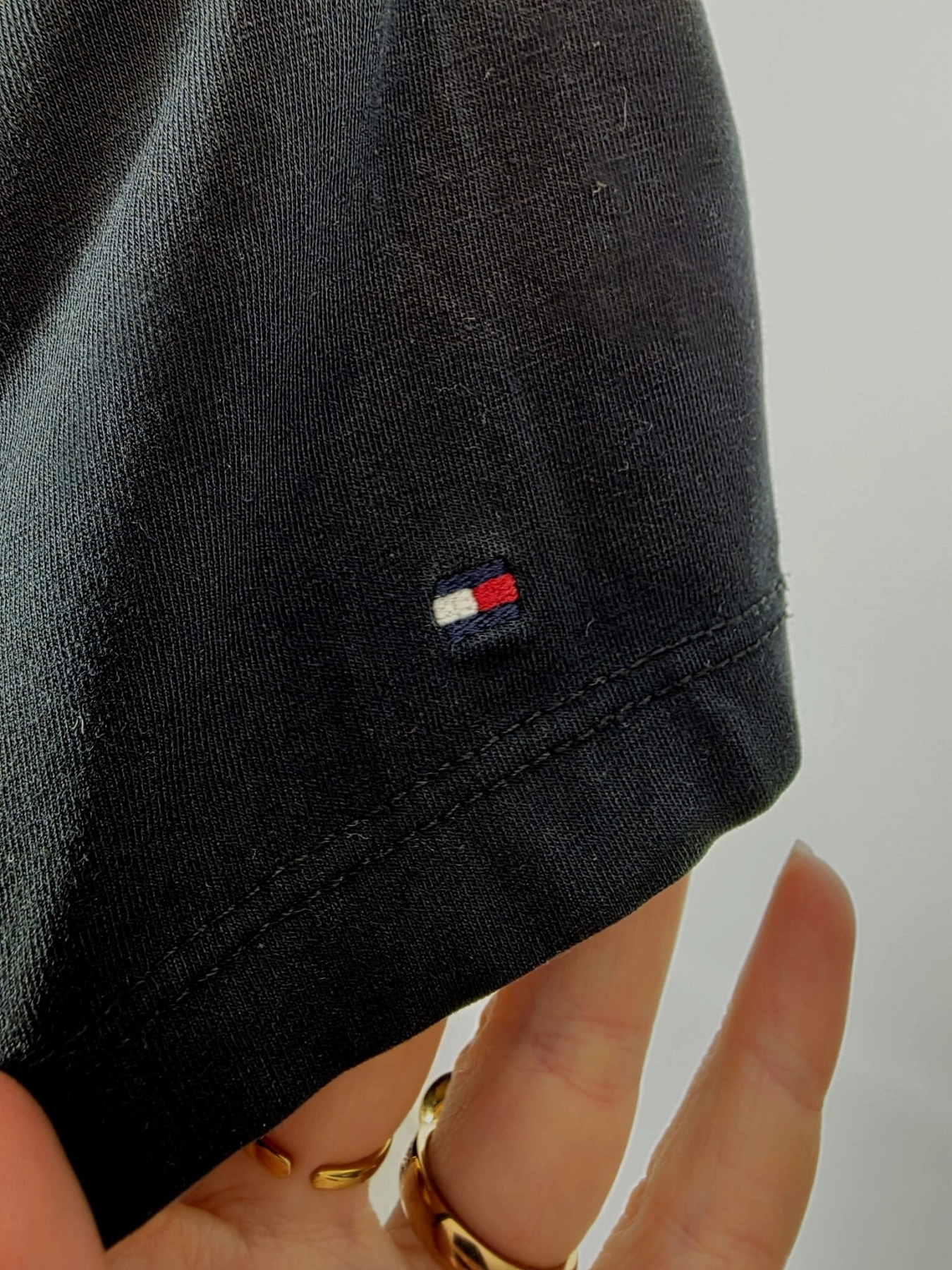 Wyjątkowa stylizacja: płaszcz Zara, bluzka Monki, spodnie Y.A.S. i t-shirt Tommy Hilfiger