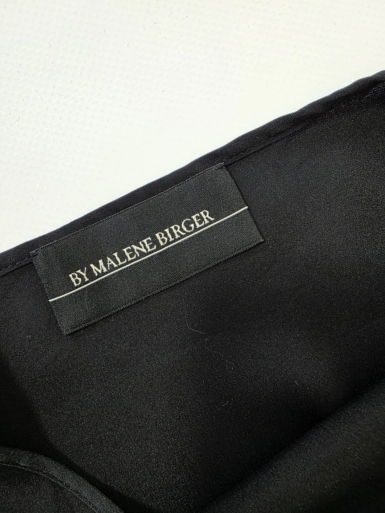 Elegancki komplet premium: żakiet COMMA, jedwabna bluzka MALENE BIRGER i spódnica RESERVED