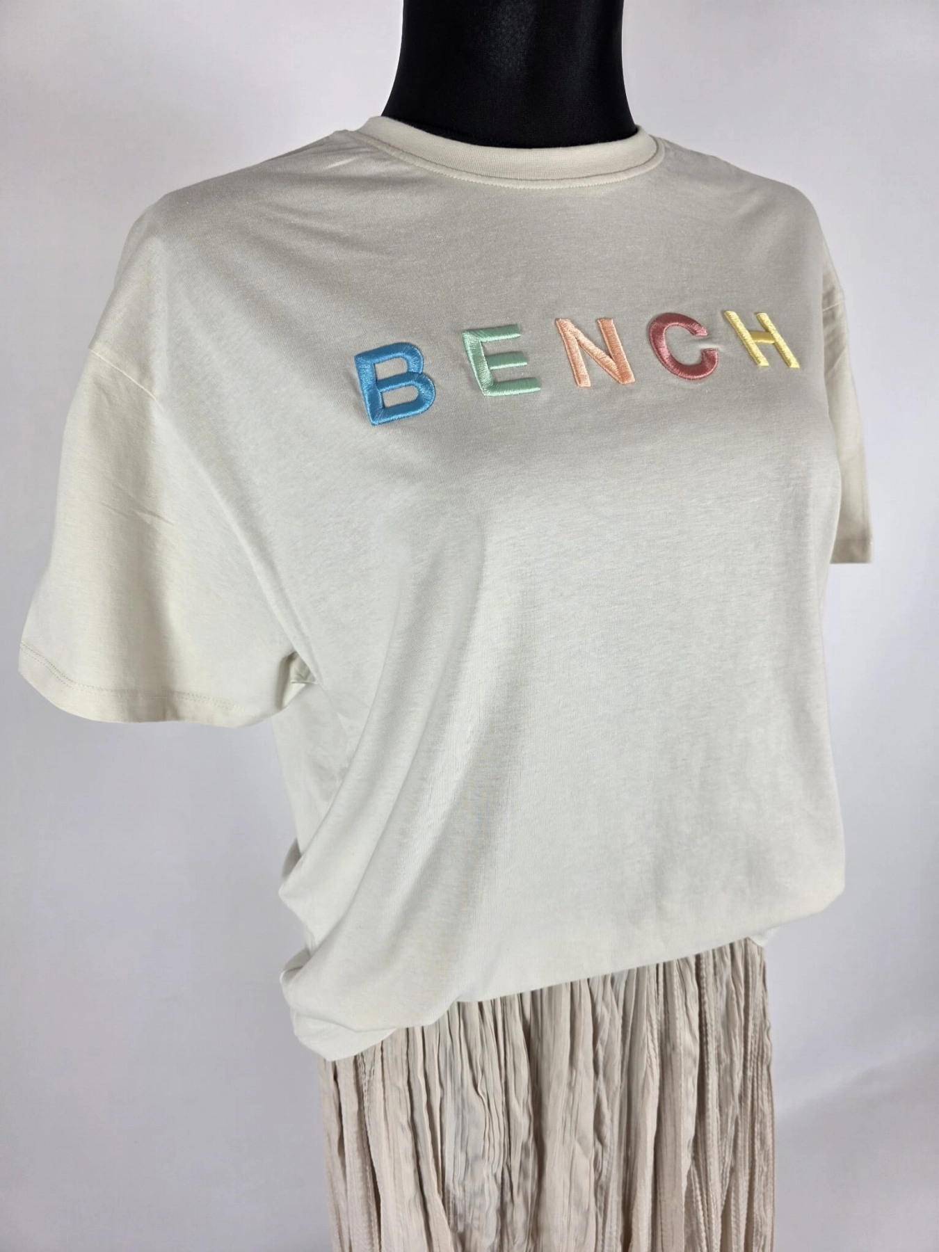 Stylowy komplet z bluzką Bench i spódnicą Free Quent rozm.44
