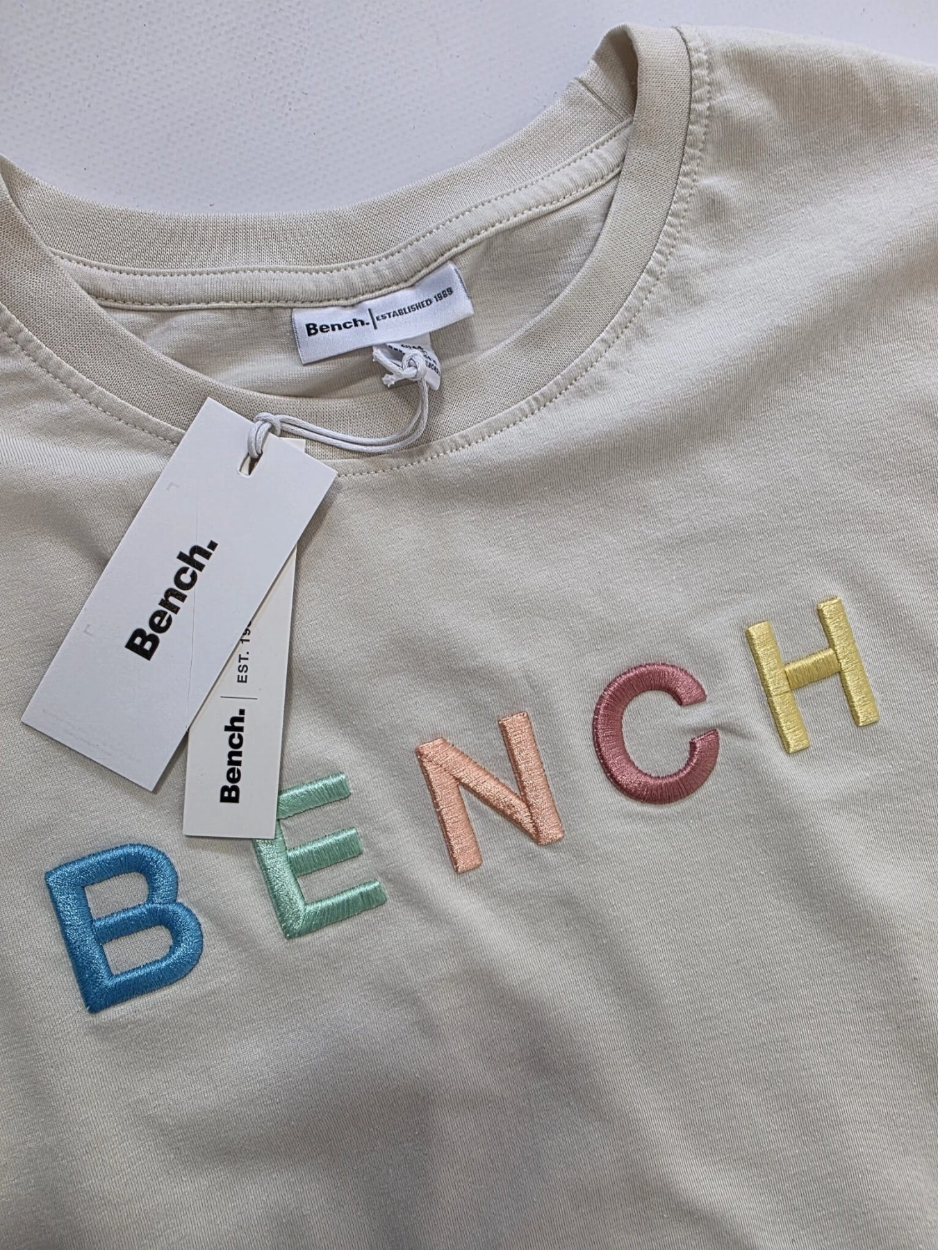 Stylowy komplet z bluzką Bench i spódnicą Free Quent rozm.44