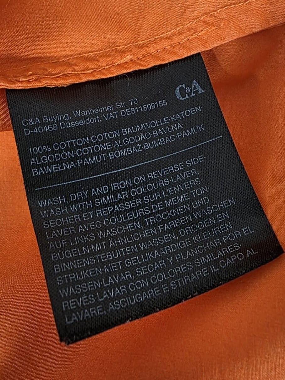 Trzyczęściowa stylizacja: pomarańczowa koszula, czarne spodnie i t-shirt, rozm. 44