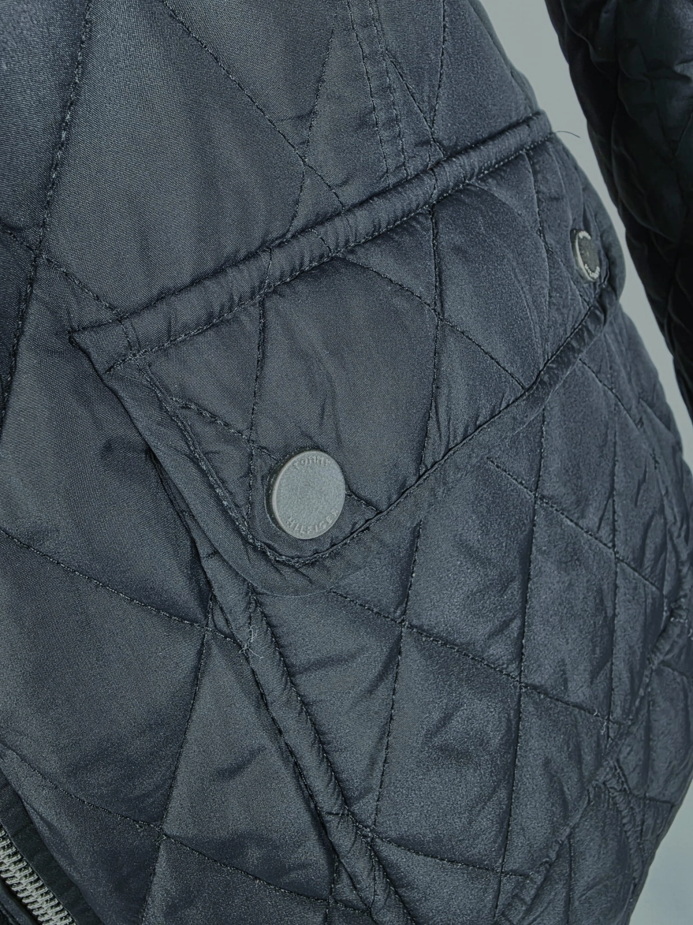 Klasyczna czarna kurtka pikowana Tommy Hilfiger