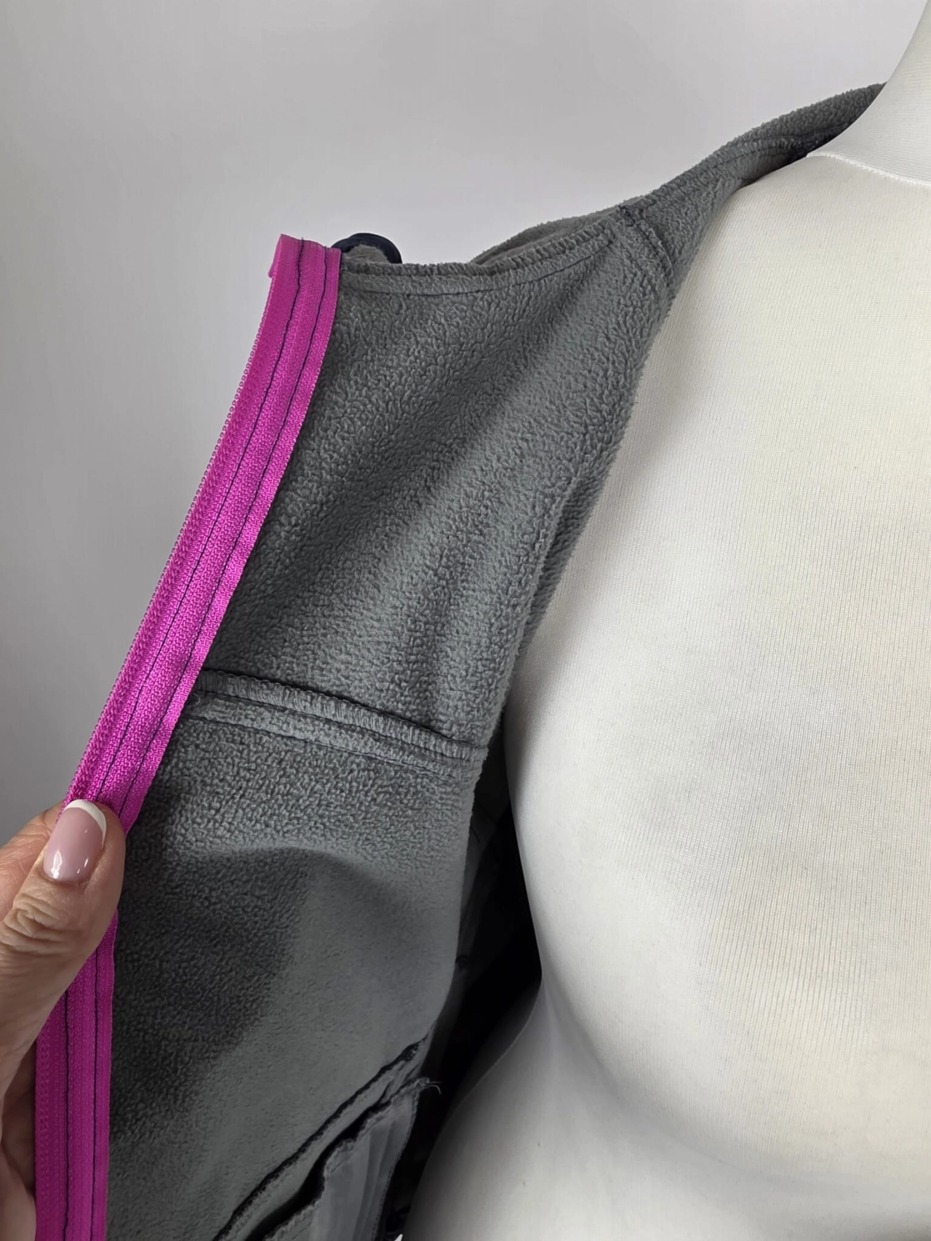 Granatowa kurtka softshell Just z różowymi detalami