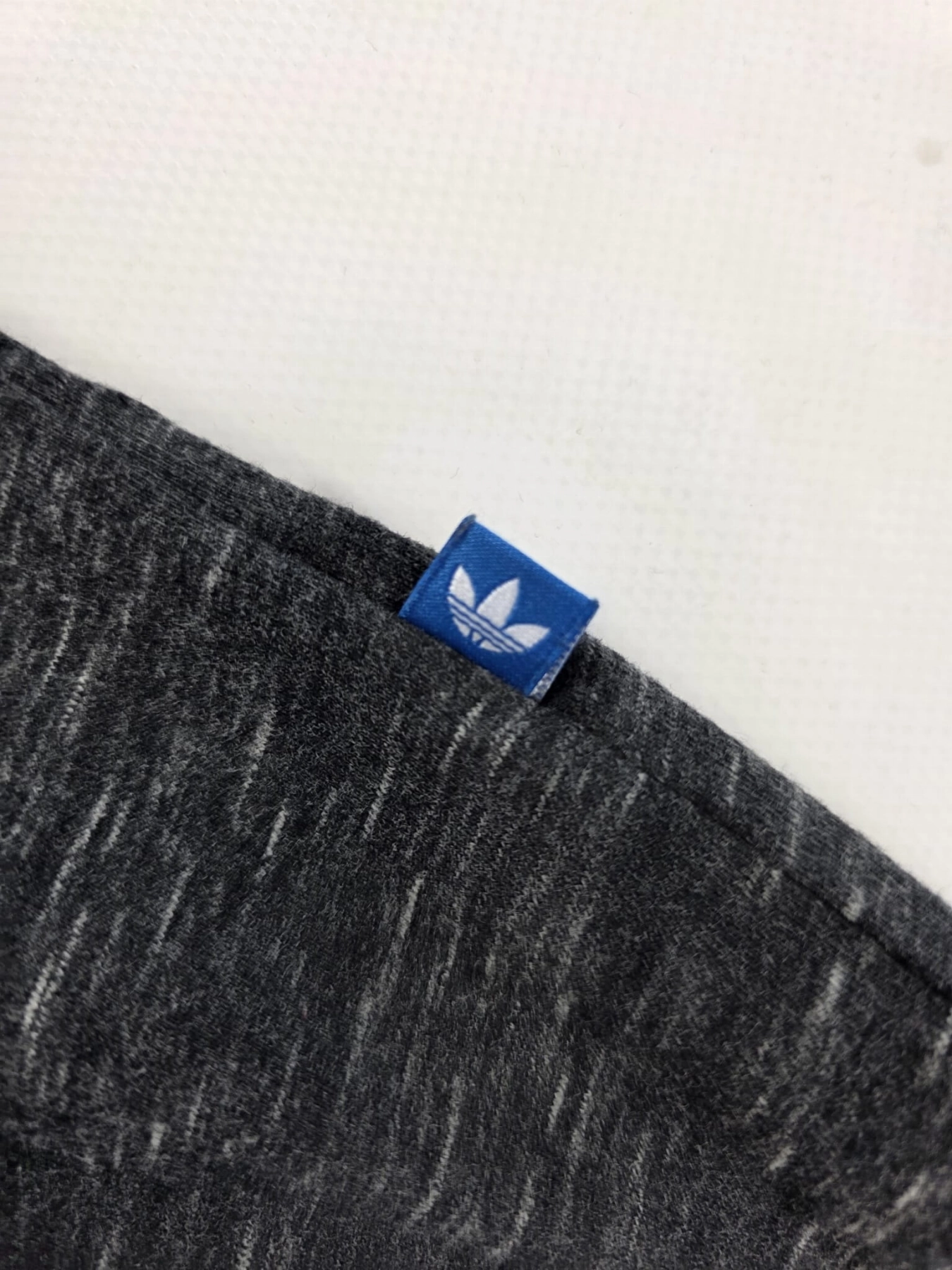 Ciemnoszary t-shirt Adidas