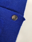 Oversizowy sweter marki COS z czystej wełny
