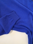 Oversizowy sweter marki COS z czystej wełny