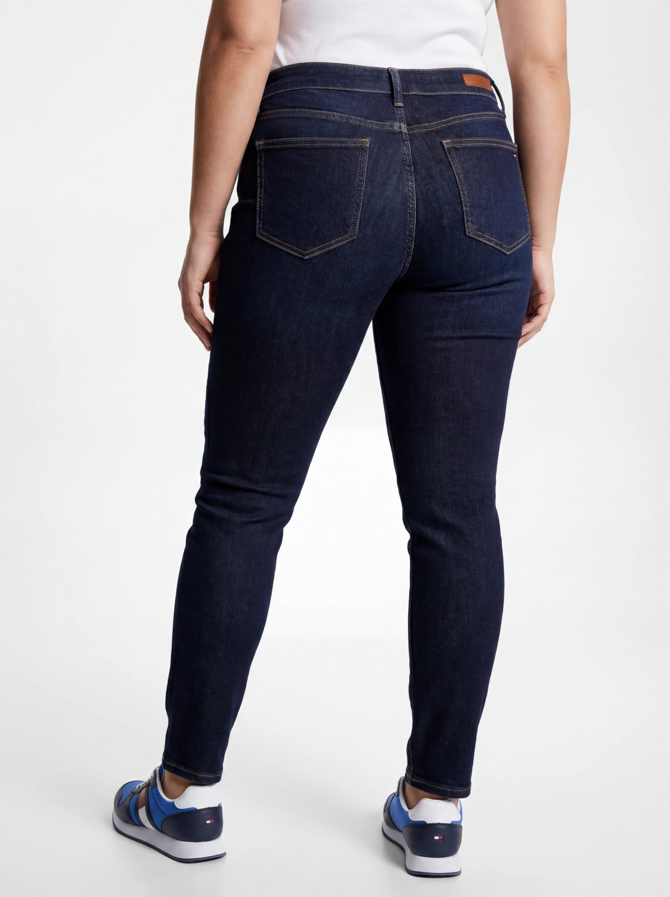 Granatowe jeansy z bawełny organicznej Tommy Hilfiger (rozm. 30/32)