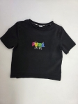 Czarny damski t-shirt crop top marki Puma Sport z kolorowym logo i krótkim rękawem