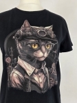 Czarna koszulka damska marki Gildan Softstyle z unikalnym nadrukiem kota w stylu steampunk, idealna do stylizacji alternatywnych i casualowych.