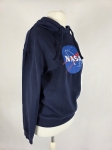 Oryginalna damska bluza z kapturem NASA w kolorze granatowym, wykonana z komfortowej mieszanki bawełny, idealna do stylizacji streetwear premium.