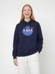 Oryginalna damska bluza z kapturem NASA w kolorze granatowym, wykonana z komfortowej mieszanki bawełny, idealna do stylizacji streetwear premium.