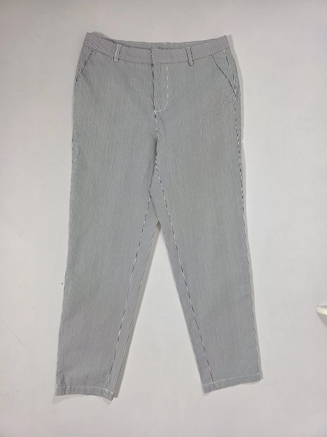 Komplet damski premium składający się z prążkowanej kamizelki ASOS DESIGN, spodni oraz czarnej bluzki United Colors of Benetton