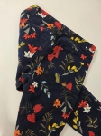 Stylizacja premium z lnianą koszulą Zara w kolorze zielonym oraz kwiecistymi spodniami s.Oliver Shape Ankle podkreślającymi sylwetkę