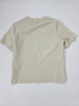 Markowa stylizacja damska z jeansami Lee, beżowym t-shirtem Simple oraz wzorzystą bluzką Soyaconcept w stylu premium
