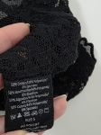 Elegancka stylizacja premium łącząca czarną koronkę Rosemunde oraz nowe wiskozowe spodnie Surkana w geometryczny wzór
