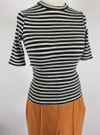 Stylowy zestaw damski składający się z prążkowanej bluzki Massimo Dutti oraz eleganckich pomarańczowych spodni Reserved z wysokim stanem