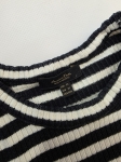Stylowy zestaw damski składający się z prążkowanej bluzki Massimo Dutti oraz eleganckich pomarańczowych spodni Reserved z wysokim stanem