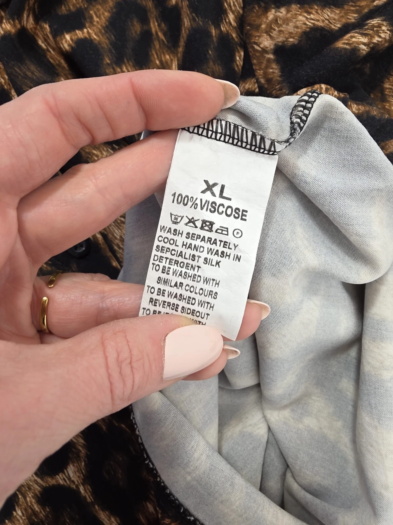 Damska koszula XL 2-BIZ w panterkę wykonana z wysokiej jakości wiskozy, idealna do eleganckich i casualowych stylizacji premium