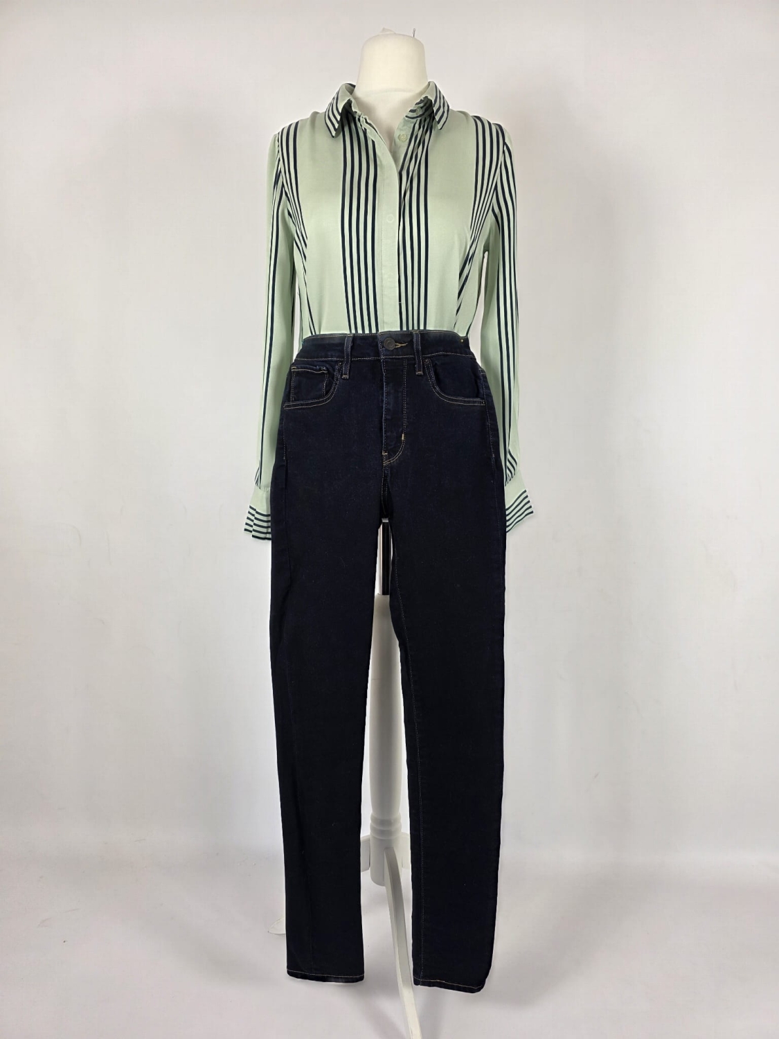 Koszula w paski ICHI i jeansy Levi's 721 - idealny zestaw na każdą okazję