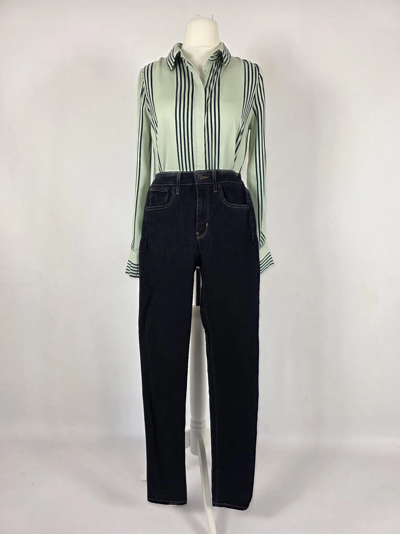 Koszula w paski ICHI i jeansy Levi's 721 - idealny zestaw na każdą okazję