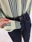 Koszula w paski ICHI i jeansy Levi's 721 - idealny zestaw na każdą okazję