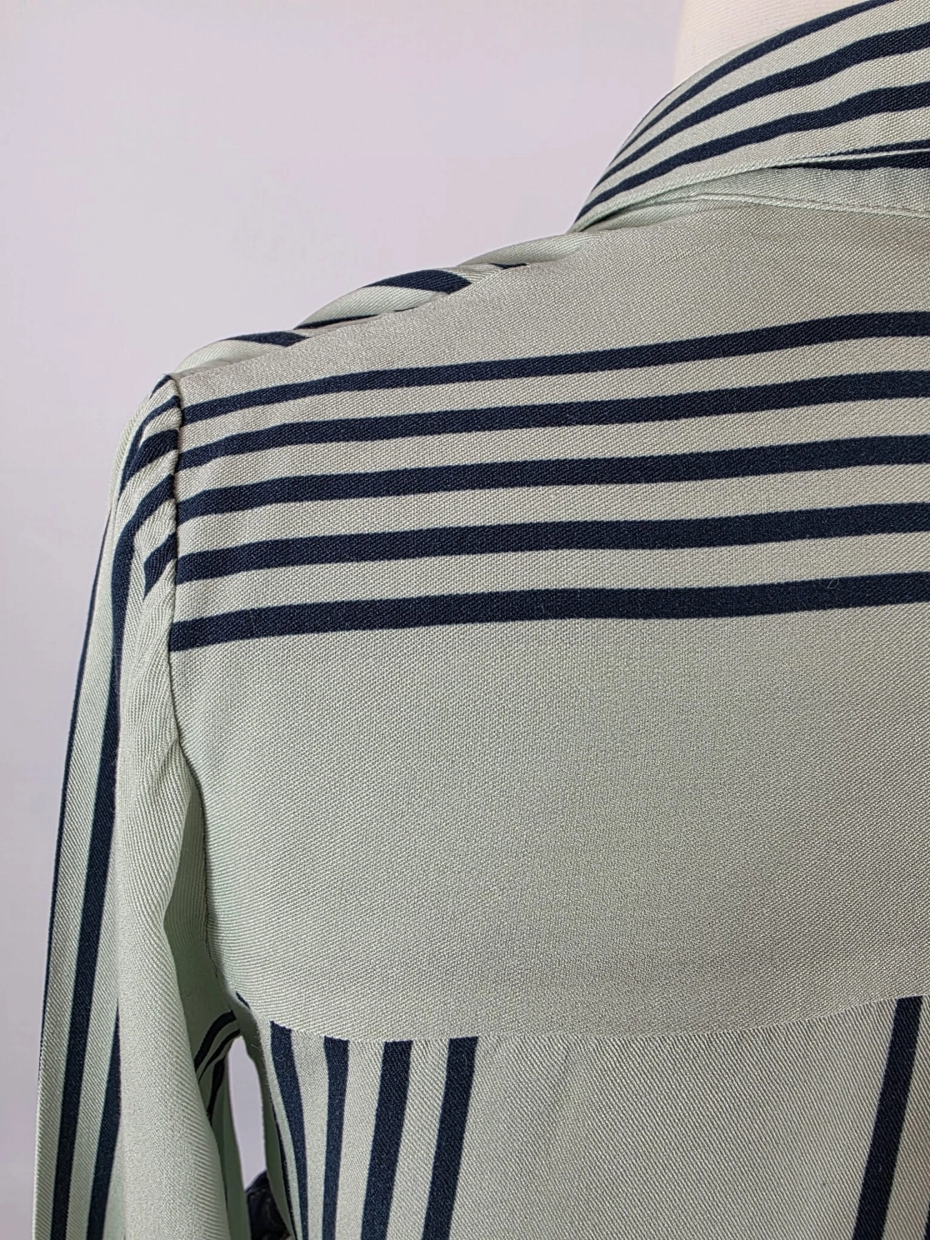 Koszula w paski ICHI i jeansy Levi's 721 - idealny zestaw na każdą okazję