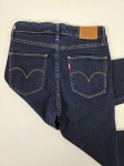 Koszula w paski ICHI i jeansy Levi's 721 - idealny zestaw na każdą okazję