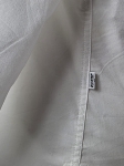 Markowa biała koszula damska Levi’s Slim Fit z wysokiej jakości bawełny, idealna do eleganckich i casualowych stylizacji premium.