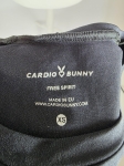 Damska czarna bluzka sportowa Cardio Bunny XS z transparentnymi wstawkami i otworami na kciuki.