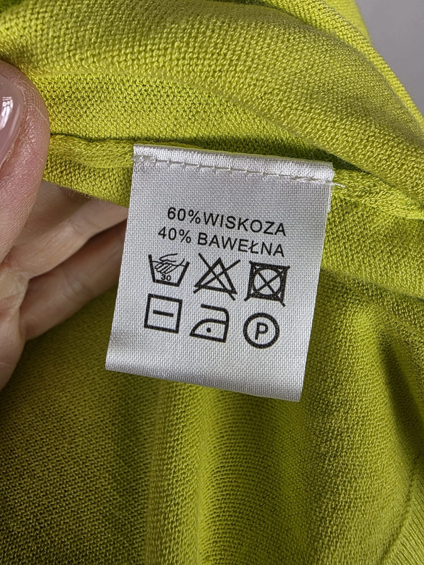 Limonkowy kardigan damski Solar o dopasowanym kroju, wykonany z wysokiej jakości mieszanki wiskozy i bawełny