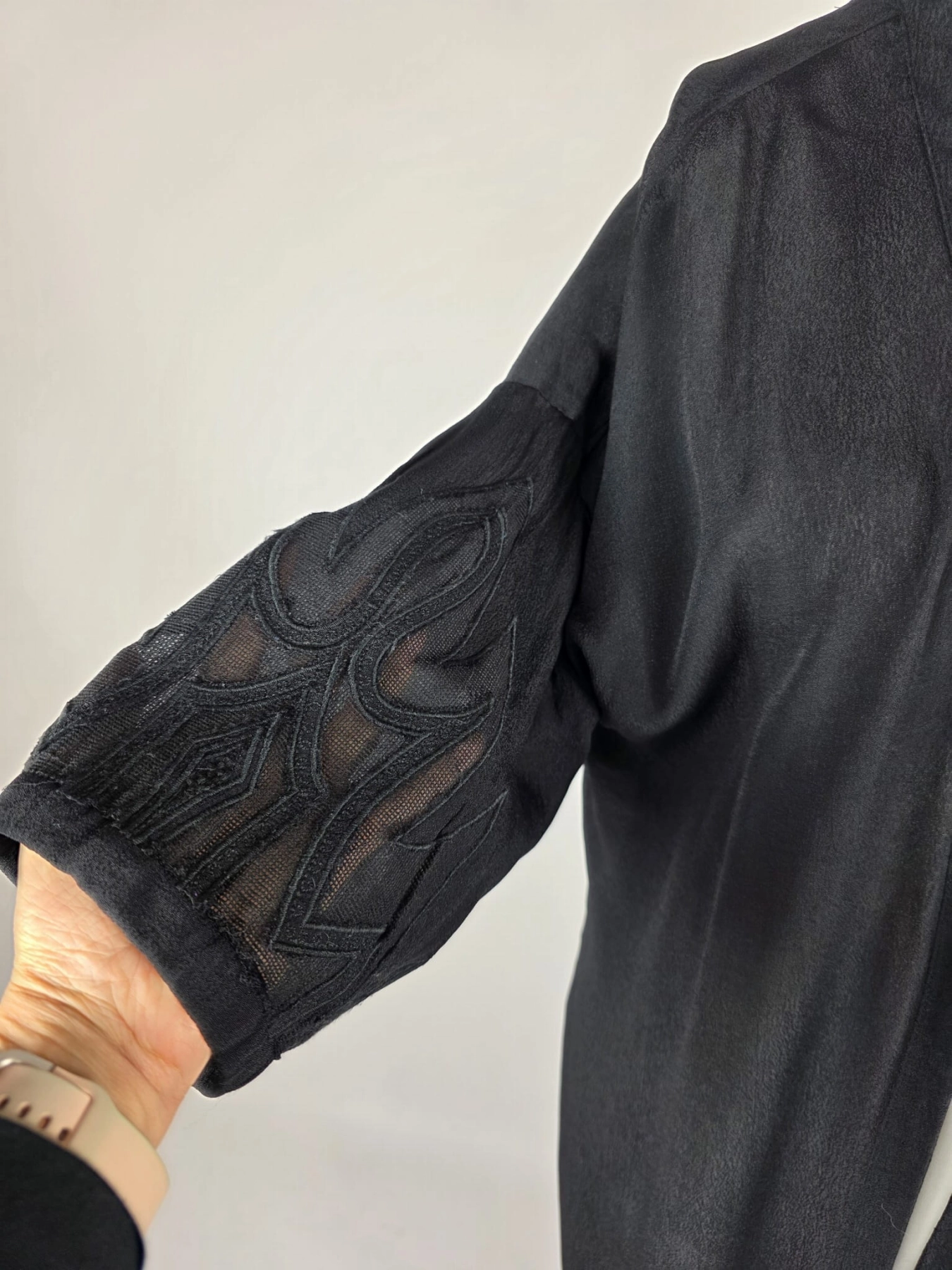 Czarne wiskozowe kimono premium z bogatym haftem na plecach i rękawach od Culture