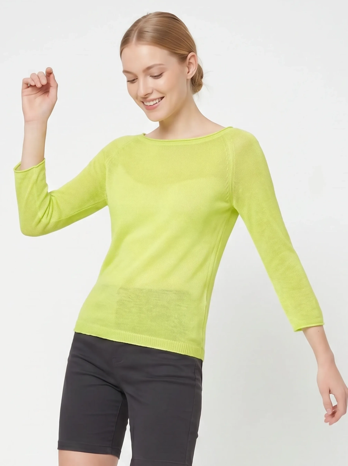 Limonkowy sweter damski marki Solar wykonany w 100% z wysokiej jakości lnu, idealny do letnich, eleganckich stylizacji premium.