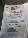 Komplet damski premium składający się z oliwkowej spódnicy z lnu Marc O’Polo, beżowej koszuli Zara oraz t-shirtu w zwierzęcy wzór