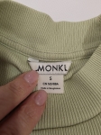 Komplet damski premium składający się z lnianych spodni H&amp;M, szałwiowej bluzki Monki oraz jedwabnego szala