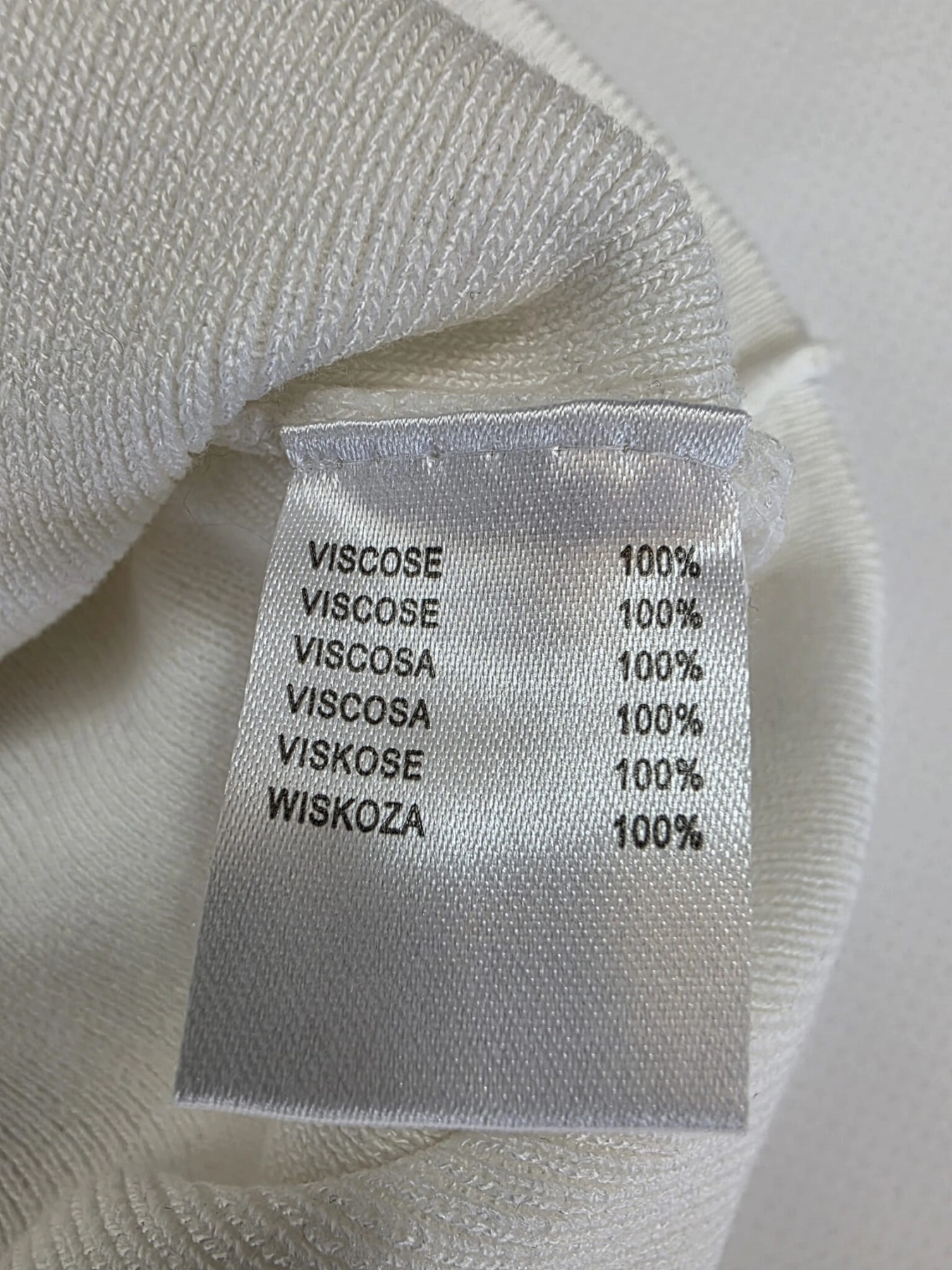 Kobiecy zestaw premium składający się z koronkowego topu 100% wiskoza oraz spodni w kratę
