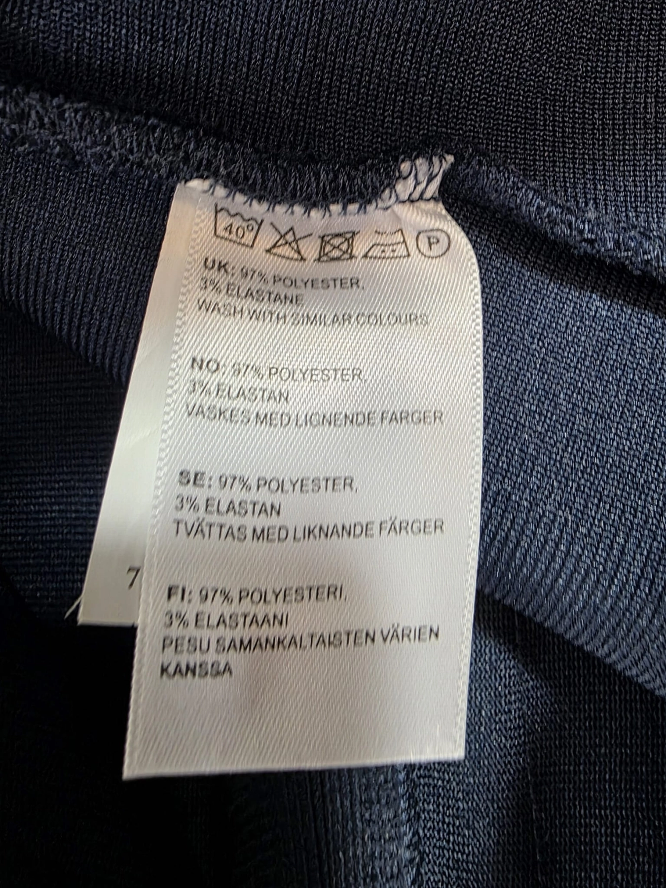 Ekskluzywny zestaw damski składający się z różowej bluzki bawełnianej Zara oraz granatowej minispódnicy Bik Bok w rozmiarze XS