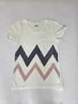 Stylowy zestaw damski składający się z szarych cygaretek House z wysokim stanem oraz białego t-shirtu Saint Tropez z cekinowym wzorem